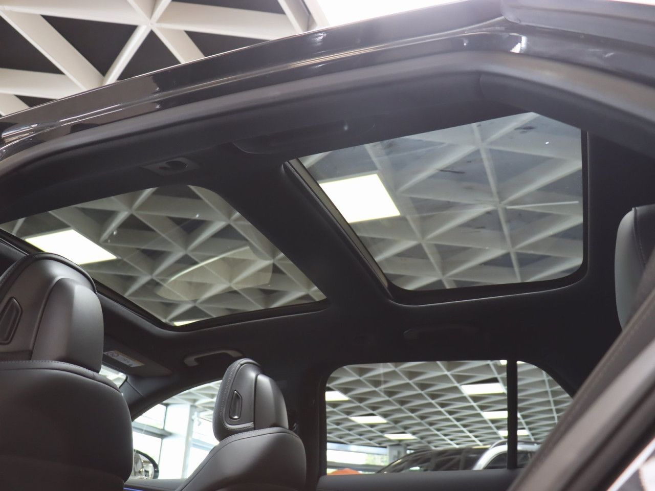 Mercedes-Benz E-Klasse – Bild 25