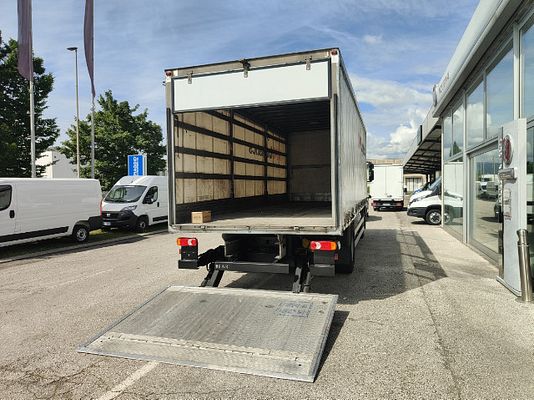 Vehicle image 6 / 20