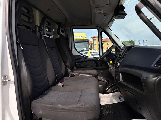 Vehicle image 15 / 15