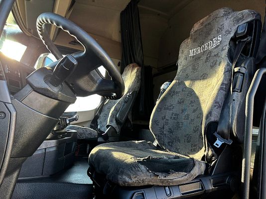 Vehicle image 8 / 15