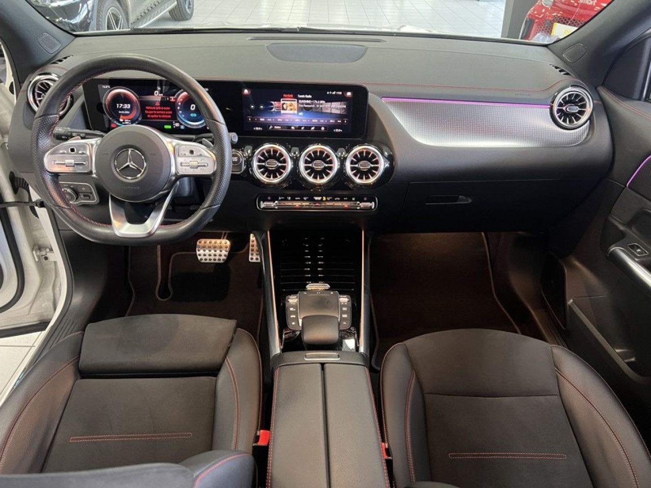 Photo du v&eacute;hicule 10 / 18