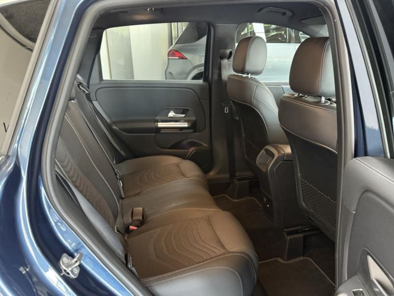 Photo du v&eacute;hicule 16 / 18