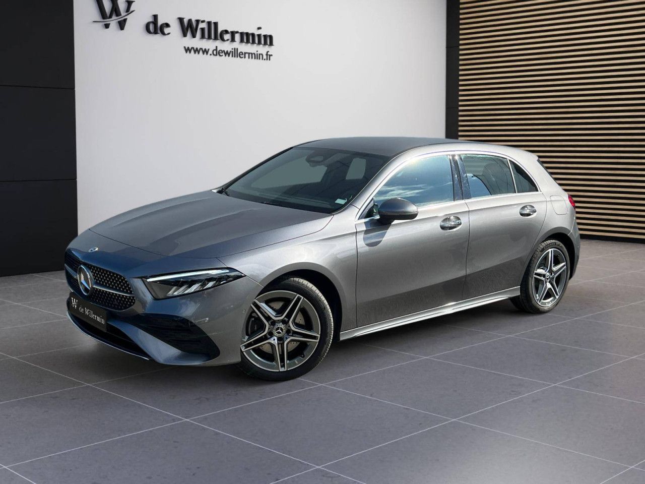 Photo du v&eacute;hicule 1 / 18