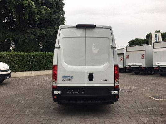 Vehicle image 6 / 10