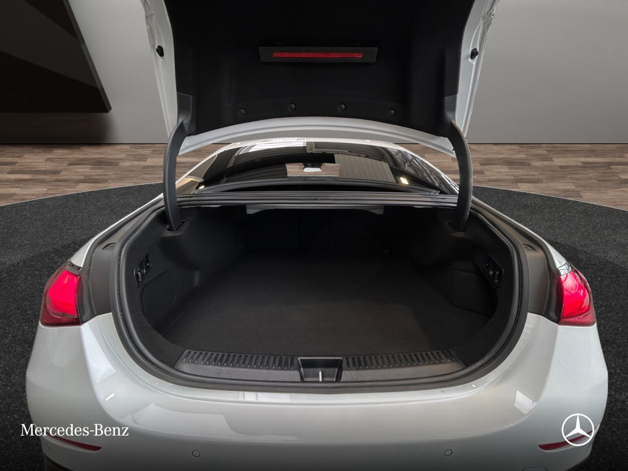 Mercedes-Benz E-Klasse – Bild 15