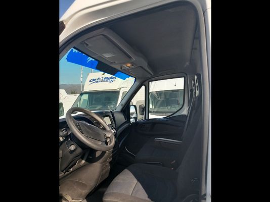 Vehicle image 15 / 20