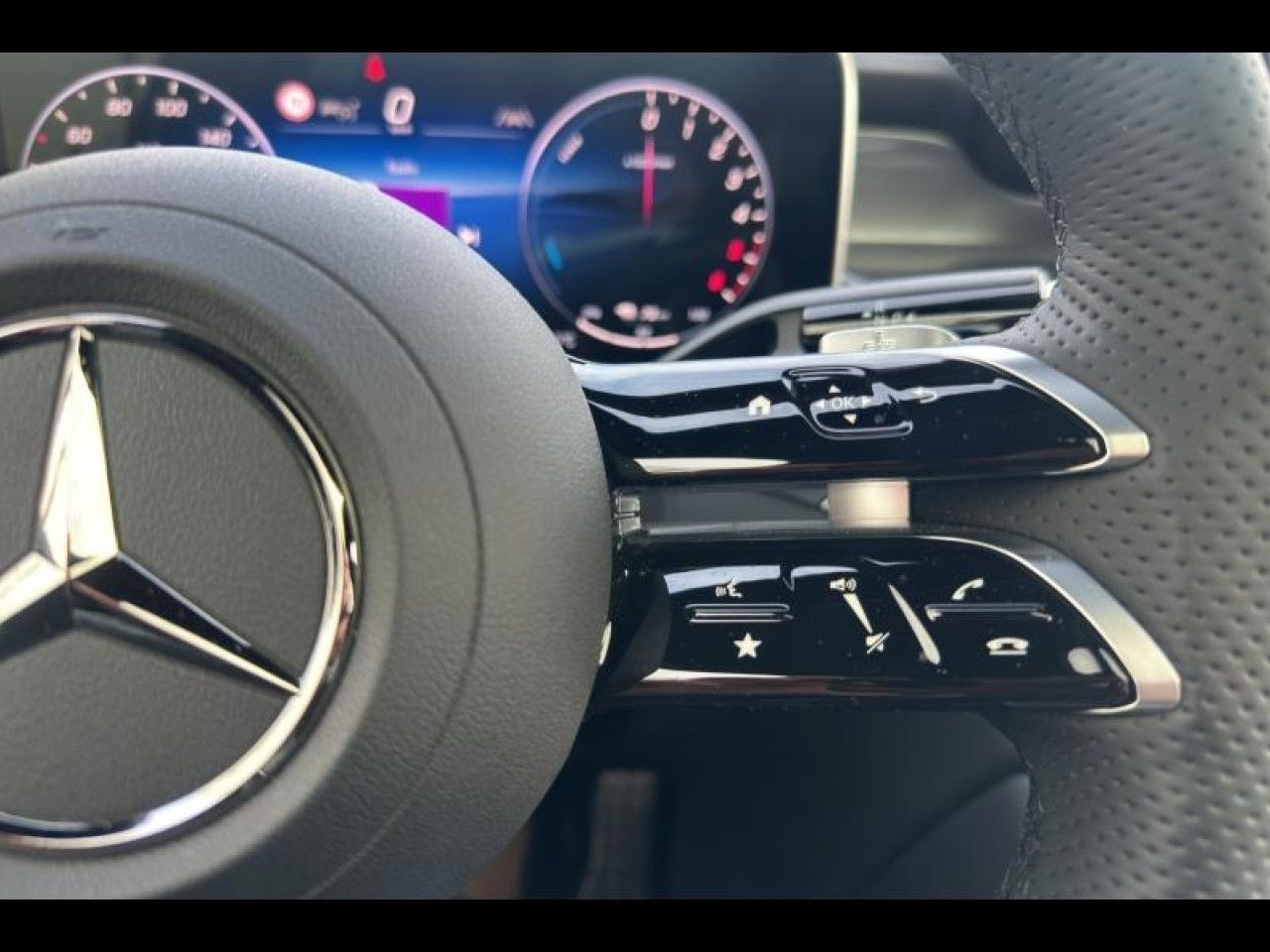 Photo du v&eacute;hicule 16 / 18