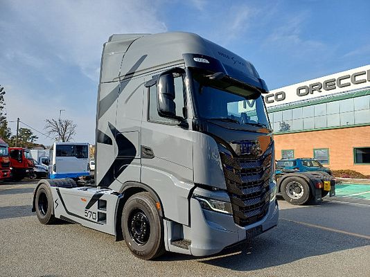 Vehicle image 2 / 13