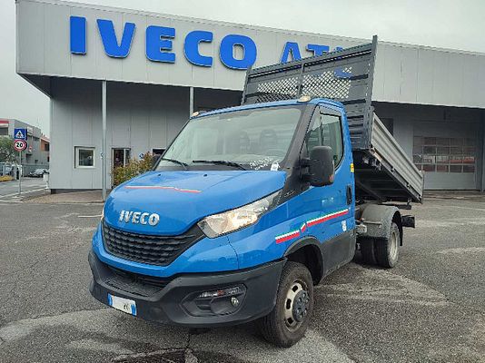 Vehicle image 1 / 8