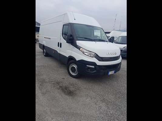 Vehicle image 2 / 20