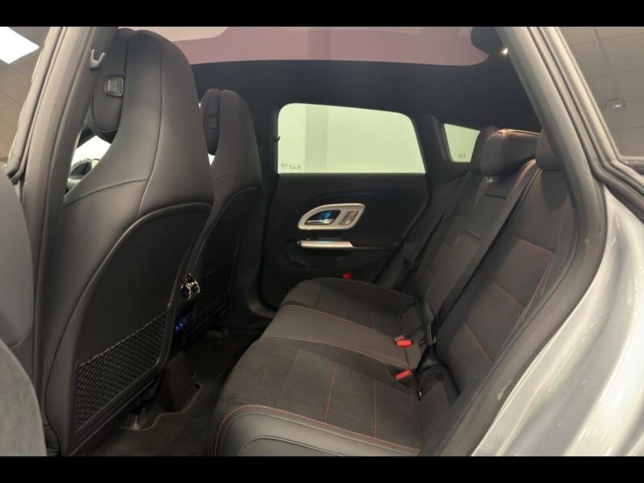 Photo du v&eacute;hicule 16 / 18