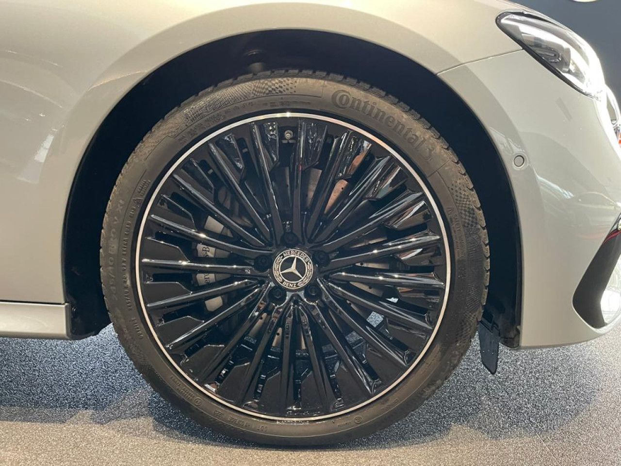 Mercedes-Benz E-Klasse – Bild 9