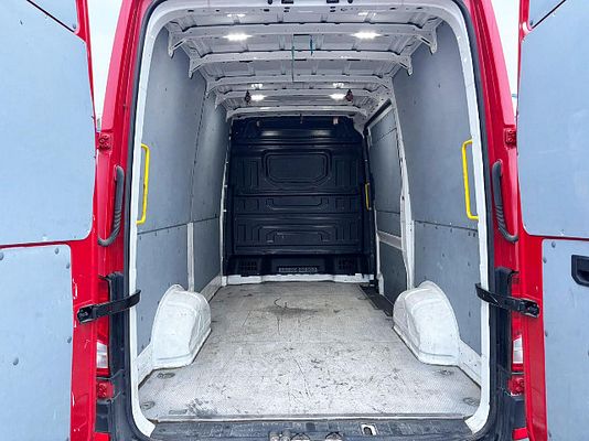 Vehicle image 6 / 13