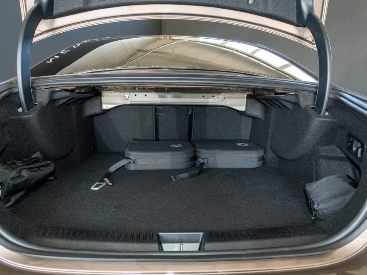 Mercedes-Benz E-Klasse – Bild 13