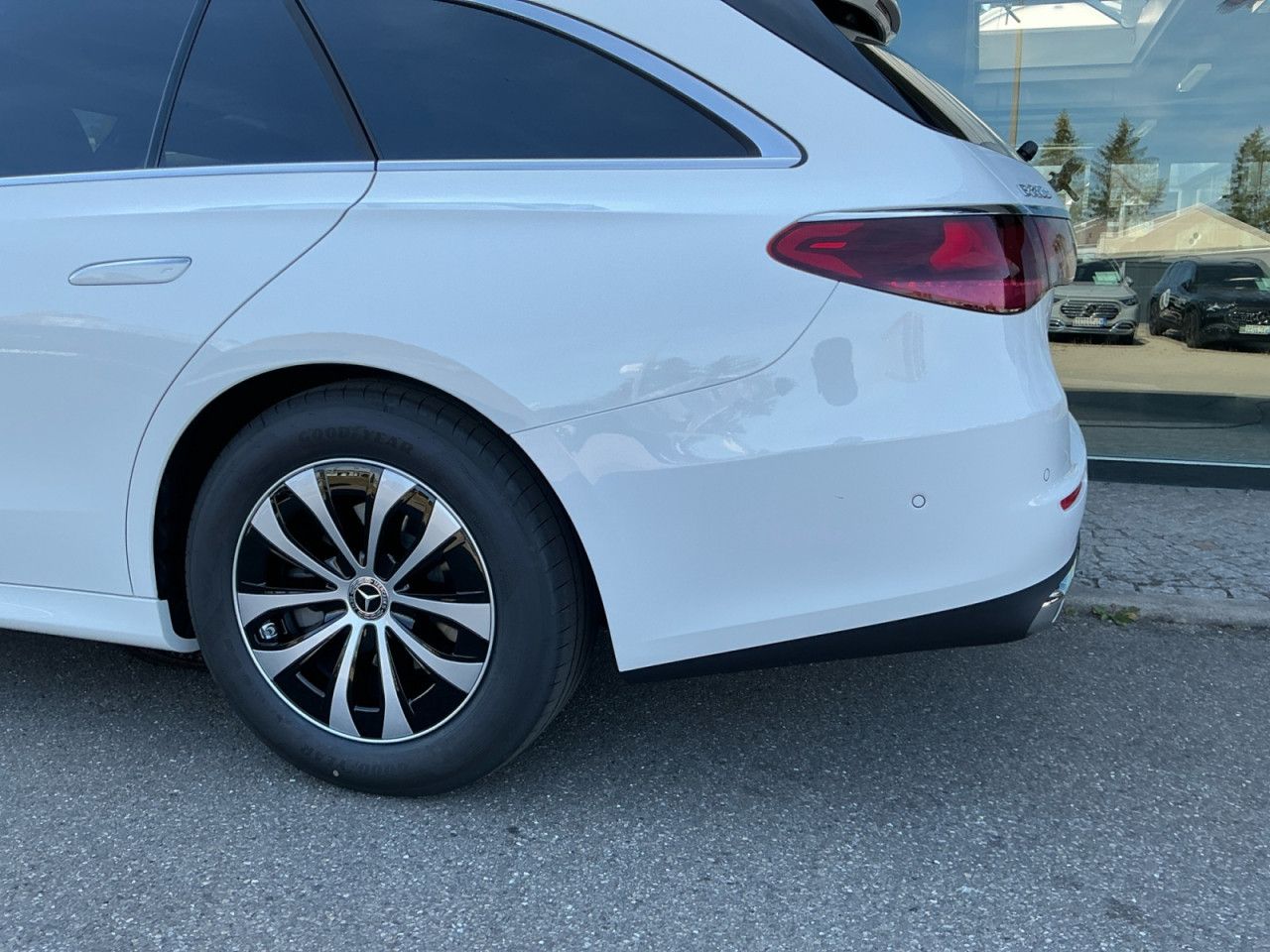 Mercedes-Benz E-Klasse – Bild 7