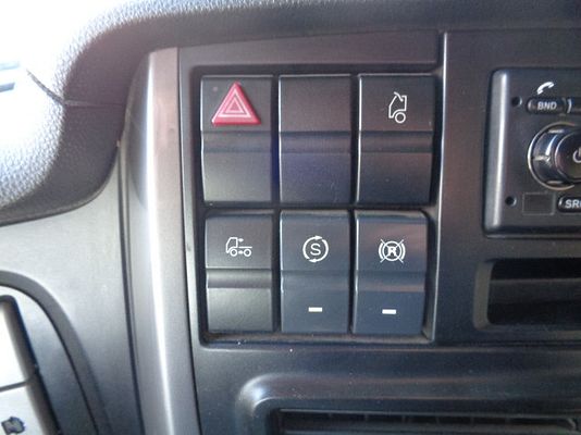 Vehicle image 12 / 15