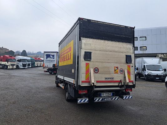Vehicle image 11 / 16