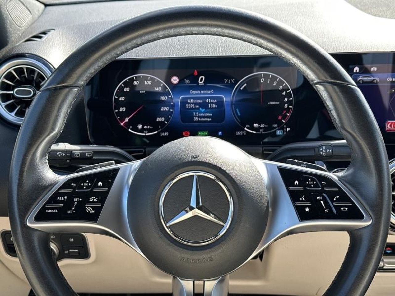 Photo du v&eacute;hicule 9 / 18