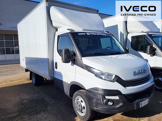 Vehicle image 1 / 6