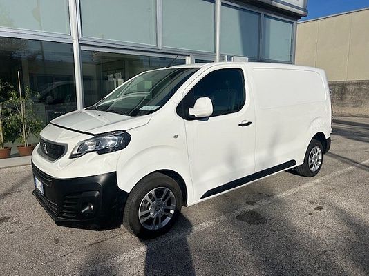 Vehicle image 1 / 15