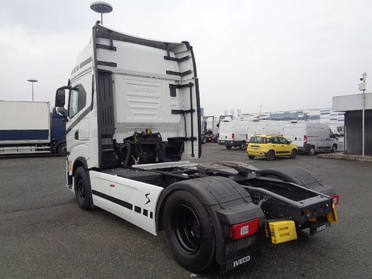 Vehicle image 5 / 16