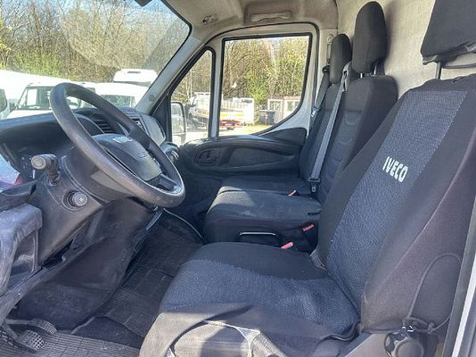 Vehicle image 10 / 14