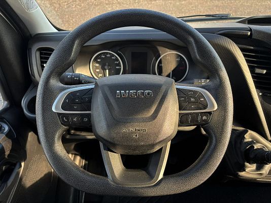 Vehicle image 10 / 12