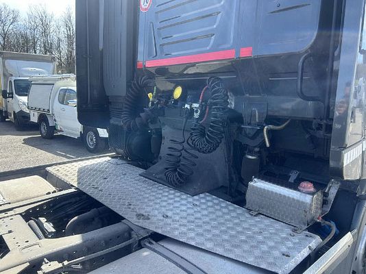 Vehicle image 6 / 14