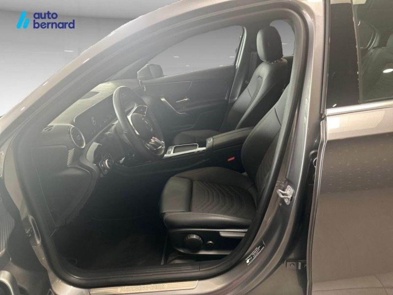 Photo du v&eacute;hicule 9 / 16