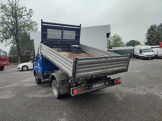 Vehicle image 3 / 8