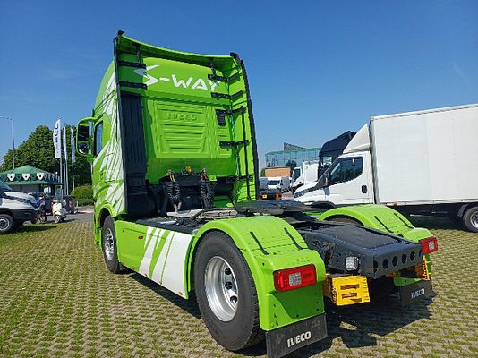 Vehicle image 4 / 16
