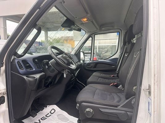 Vehicle image 16 / 20