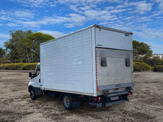 Vehicle image 10 / 14