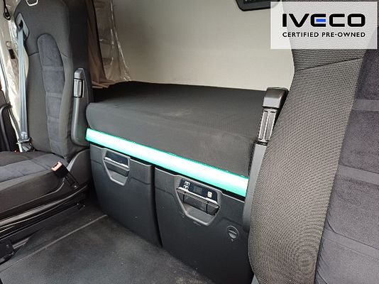 Vehicle image 10 / 18