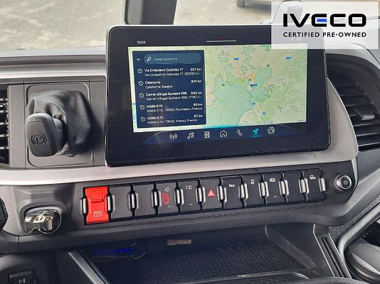 Vehicle image 9 / 12