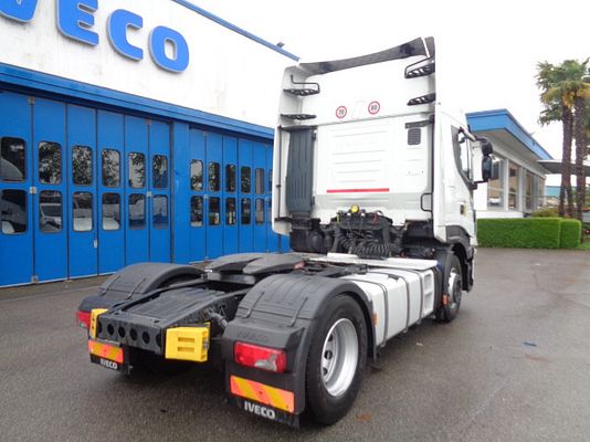 Vehicle image 5 / 15