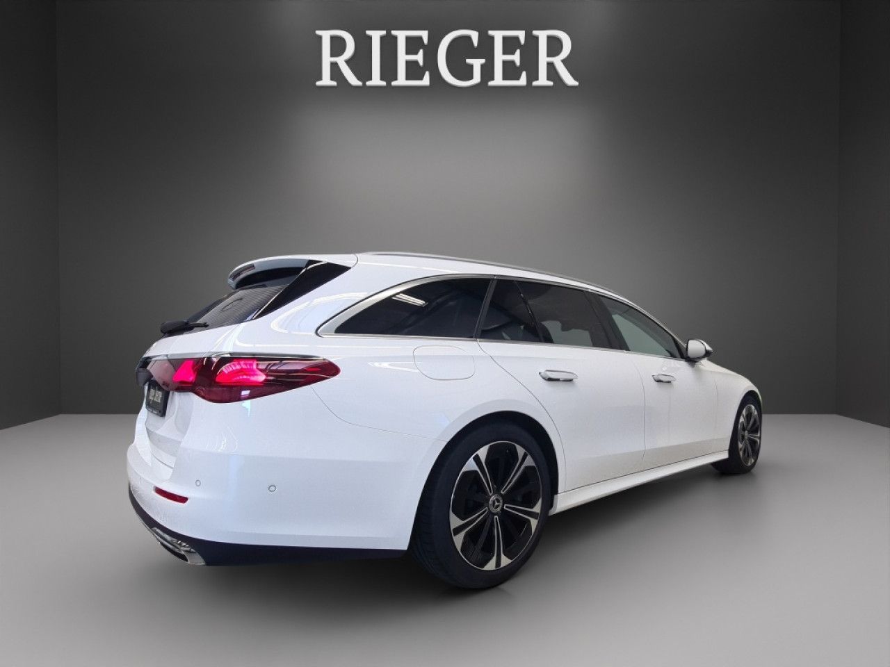 Mercedes-Benz E-Klasse – Bild 13
