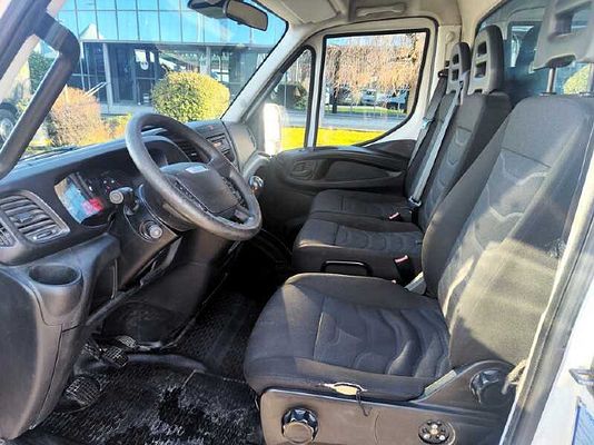 Vehicle image 6 / 10