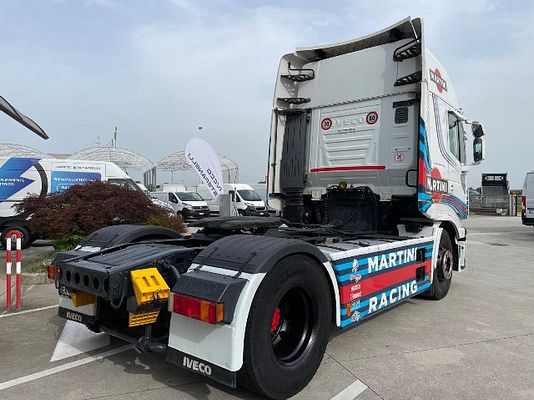 Vehicle image 3 / 18