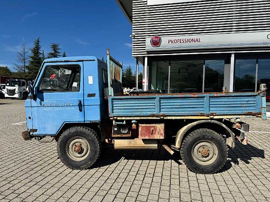 Vehicle image 2 / 8