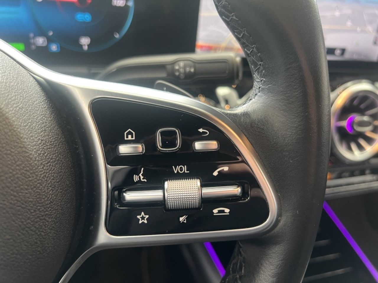 Photo du v&eacute;hicule 16 / 18