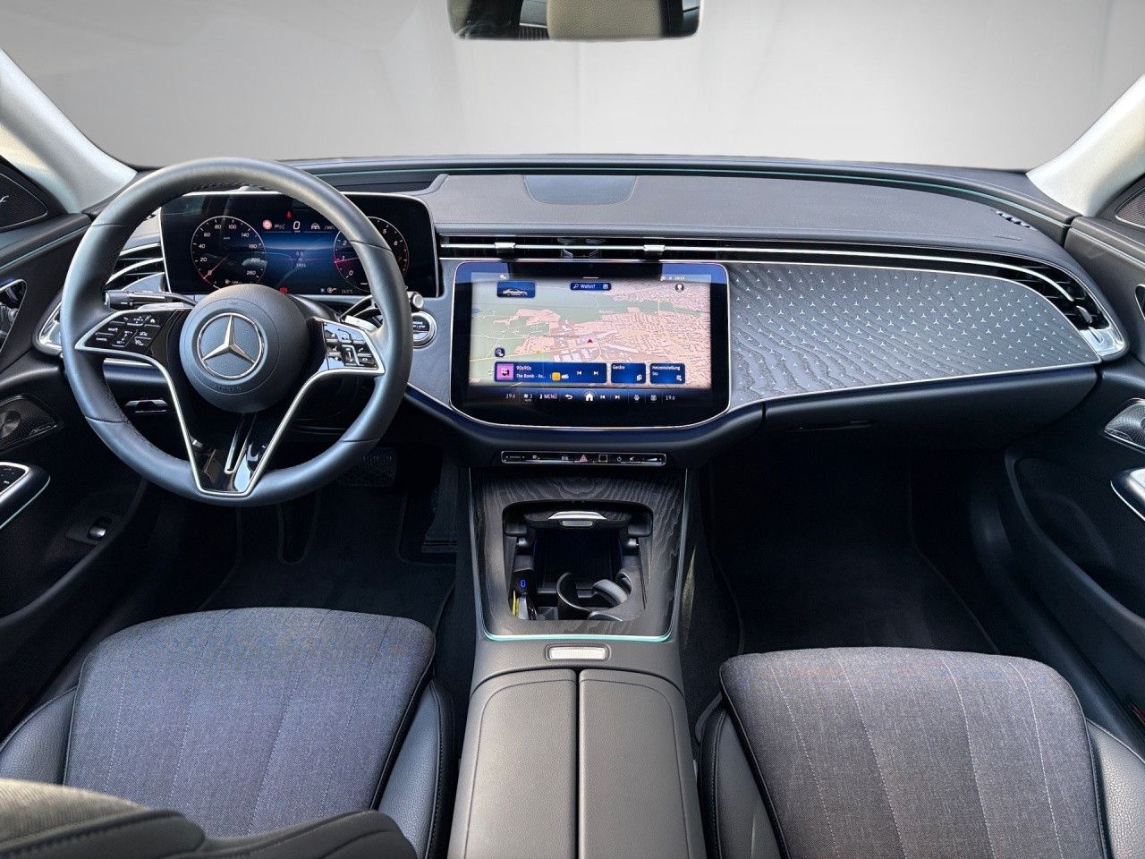 Mercedes-Benz E-Klasse – Bild 20