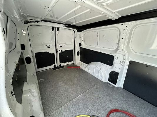Vehicle image 6 / 16
