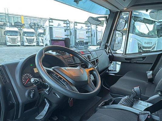 Vehicle image 5 / 5