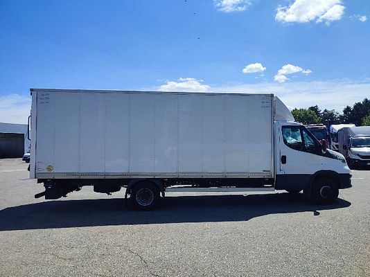 Vehicle image 7 / 13