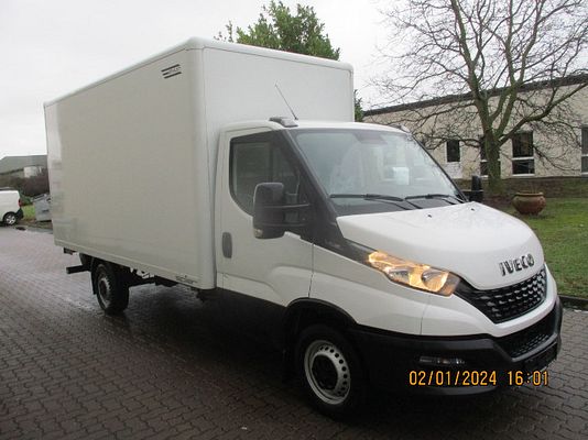 Vehicle image 2 / 5