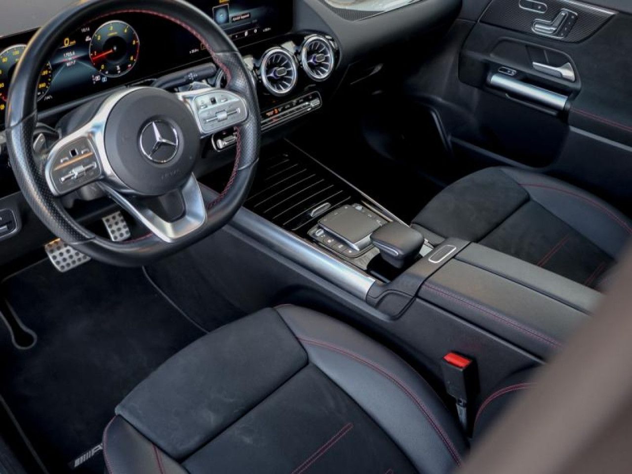 Photo du v&eacute;hicule 12 / 18