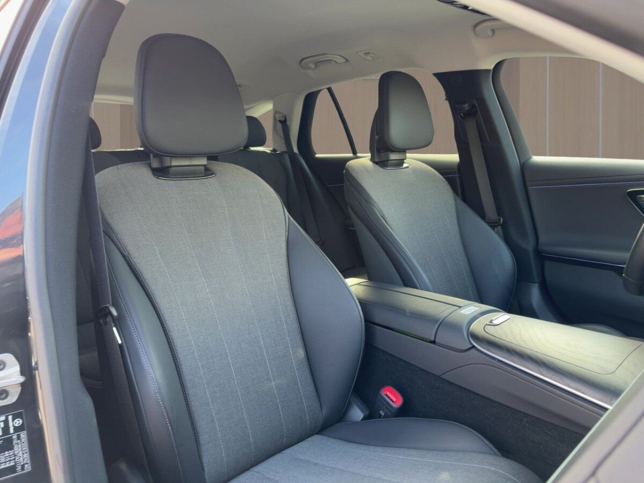 Mercedes-Benz E-Klasse – Bild 18