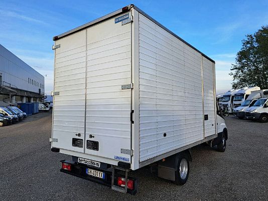 Vehicle image 5 / 14