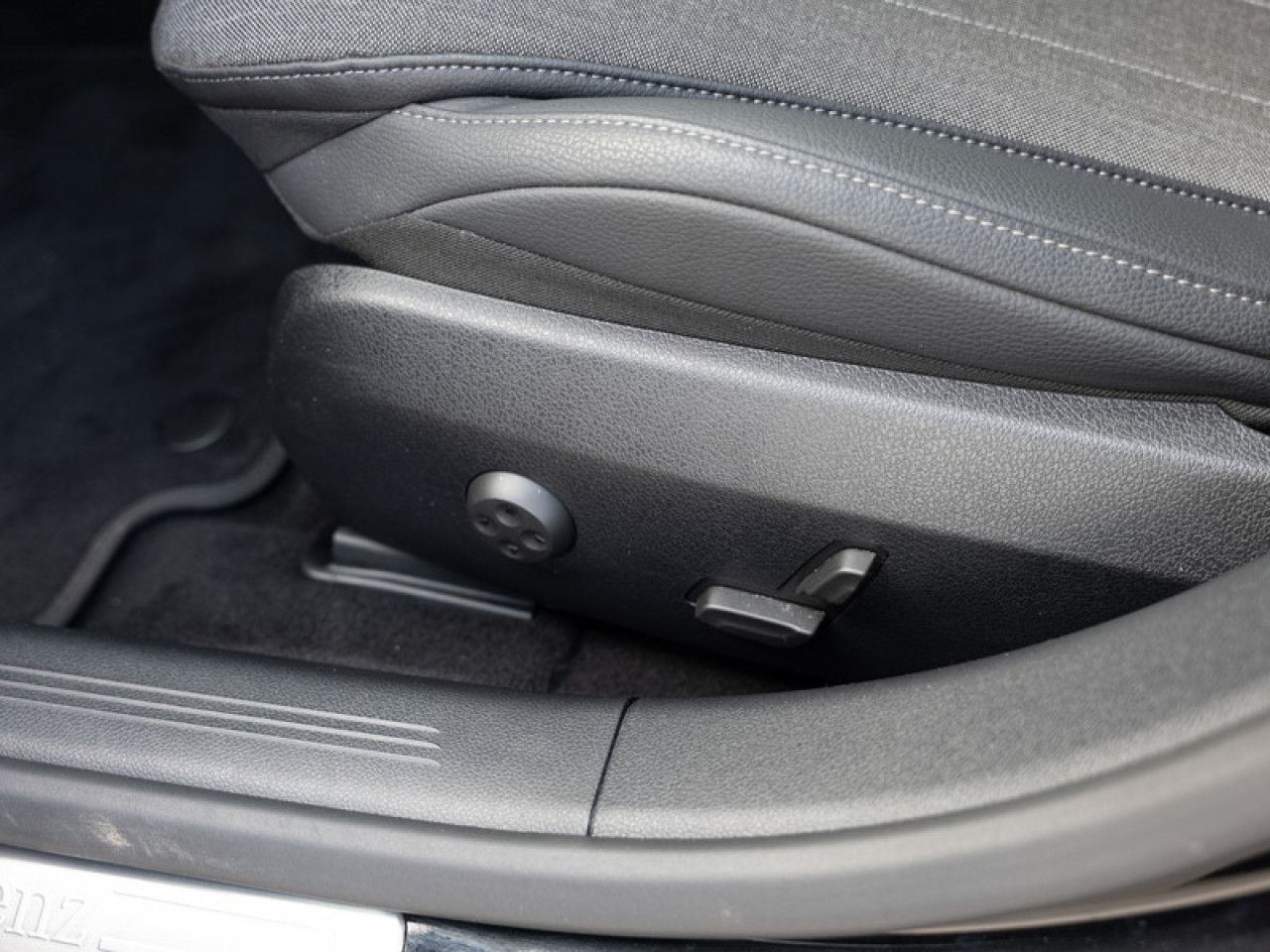 Mercedes-Benz E-Klasse – Bild 22